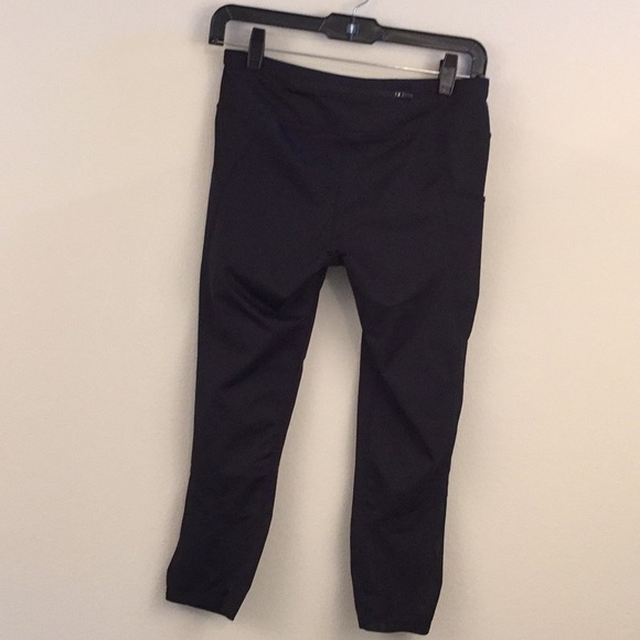 Nike Black Dri-Fit Cropped Leggings Size S - Picture 3 of 10